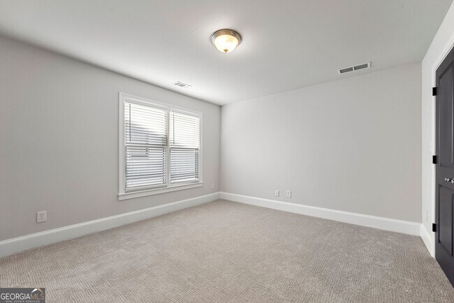 Building Photo - 2041 Mendenhall Cir