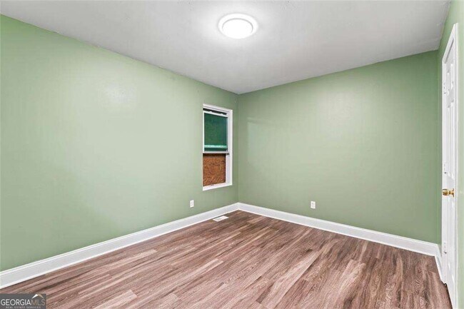 Building Photo - 930 Hall St NW