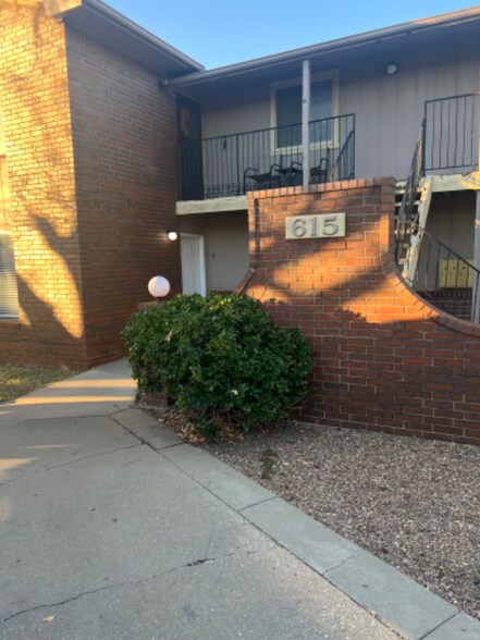 Primary Photo - 615 S Mt Carmel St