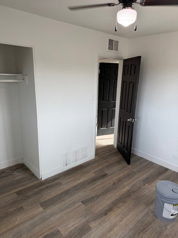 Building Photo - 390 W Lindbergh Ave