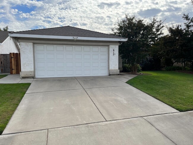 Building Photo - 3 bedroom 2 bath home for rent in Atwater