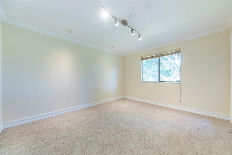 Building Photo - 1155 Coral Club Dr