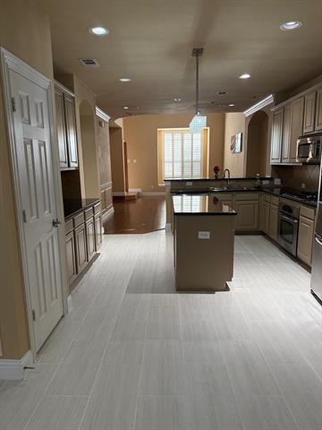 Building Photo - 6930 Deseo