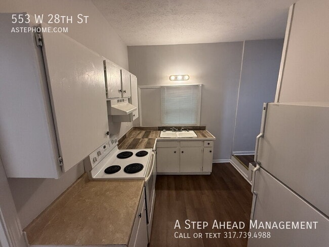 Building Photo - 553 W 28th St