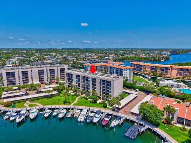 Building Photo - 2707 N Ocean Blvd
