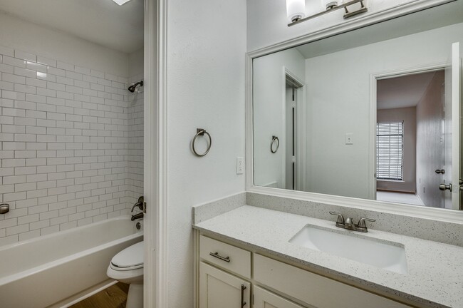 Building Photo - 117 Peachtree Ct