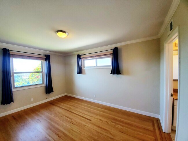Building Photo - 301 42nd Ave