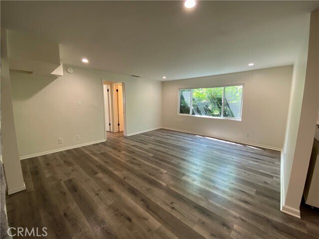 Building Photo - 208 S Park View St