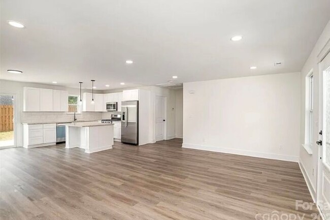 Building Photo - Charming BRAND NEW 3BR/2BA For Rent in Cha...