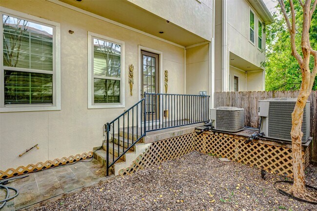 Building Photo - 5710 Darling St