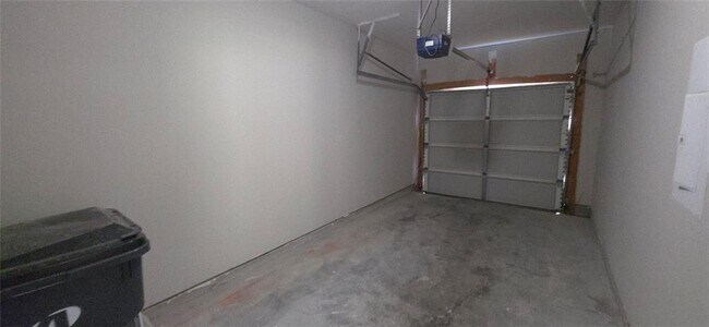 Building Photo - 3425 Fernview Dr