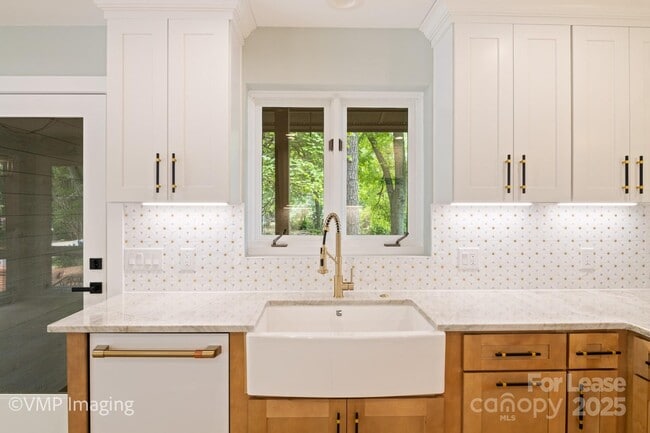 Building Photo - 449 Windward Dr