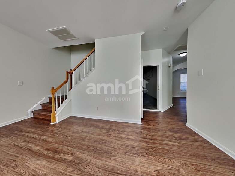 Building Photo - 1315 Emory Ln NW