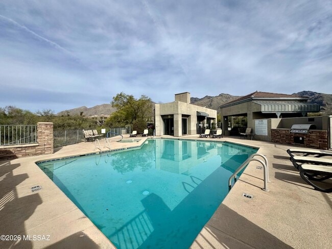 Building Photo - 5855 N Kolb Rd