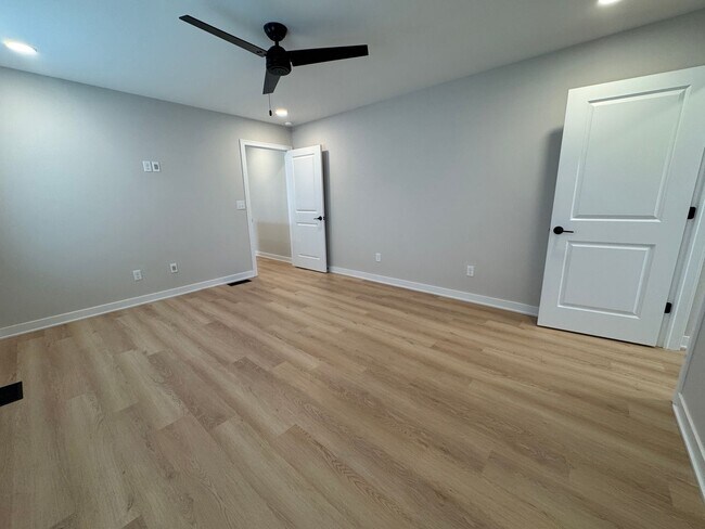 Building Photo - 1234-1236-1236 Summit St