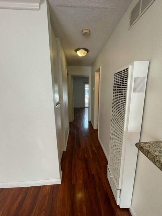 Building Photo - Nice 2 Bed 2 Bath Condo for lease with Par...