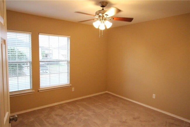 Building Photo - 207 Sunny Brook Dr