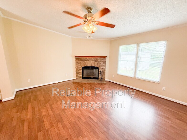 Building Photo - 101 Spring Branch Ln