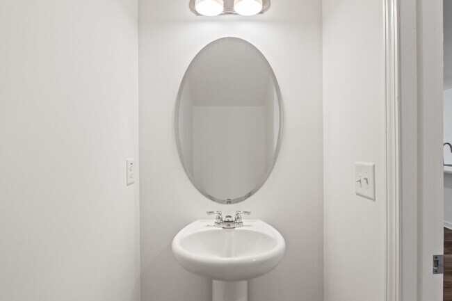 Building Photo - 3 Bed 2.5 Bath Townhome at Cambrey Crossing.