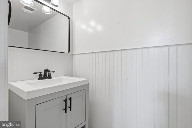 Building Photo - 7690 Green Garland Dr