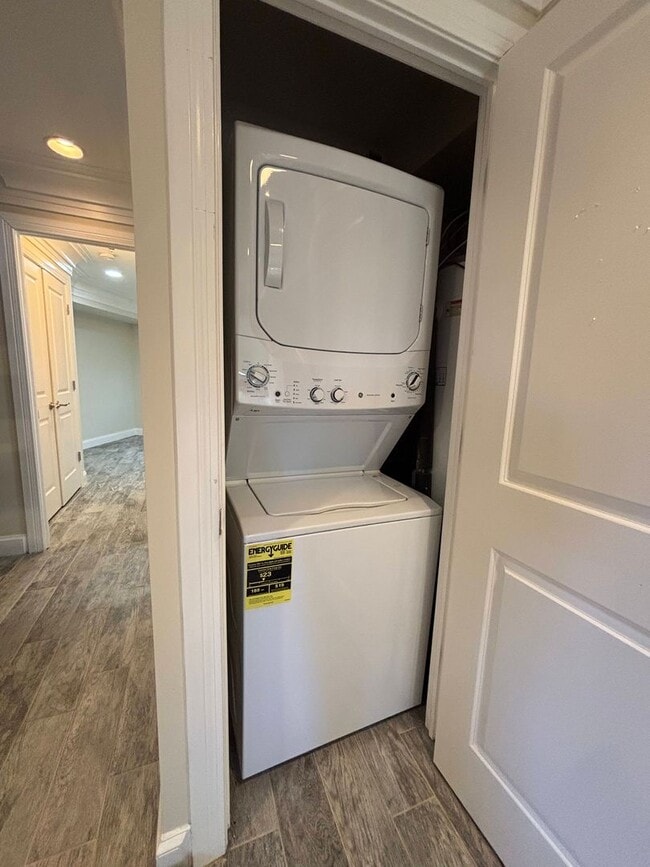 Building Photo - Executive Row Home In NW DC with Designer Finishes