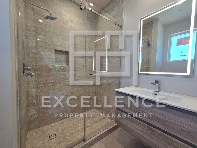 Building Photo - Brand New Build 5/5 Home & 2/2 Cottage - C...