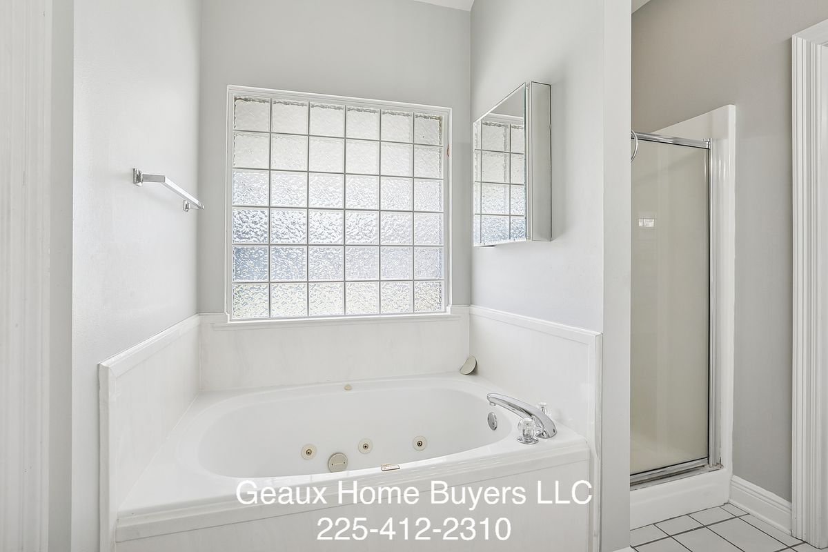 Building Photo - 508 S Daphne Dr
