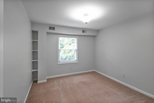 Building Photo - 8323 Kingsgate Rd