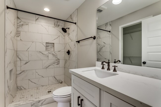 Building Photo - 1511 5th Ave