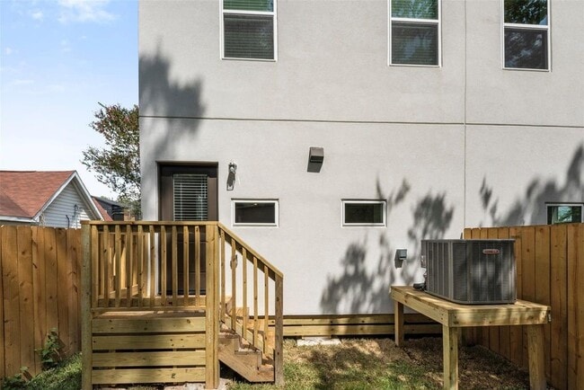 Building Photo - 1220 E 33rd St