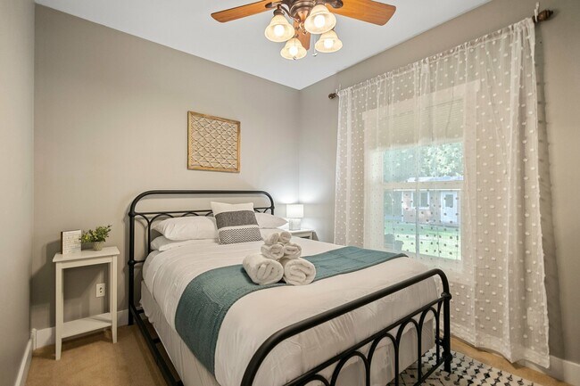 Building Photo - 37909 Theo Ln