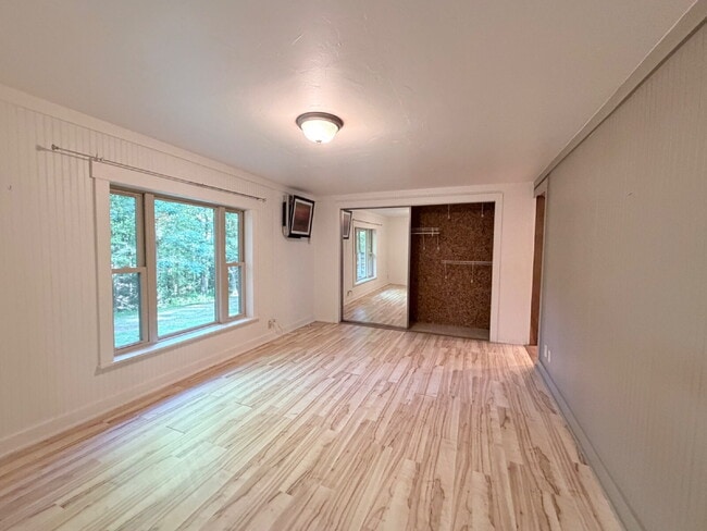Building Photo - Live Surrounded by Nature | 3 Bedroom Home on 23 Private Acres in Saluda