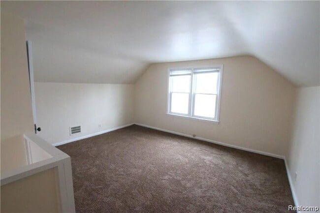 Building Photo - 25369 Ivanhoe Ave