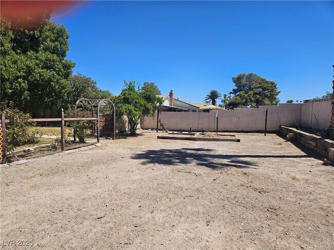 Building Photo - 7733 Radcliff St