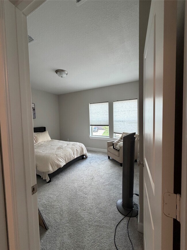 Building Photo - 10719 Pleasant View Dr