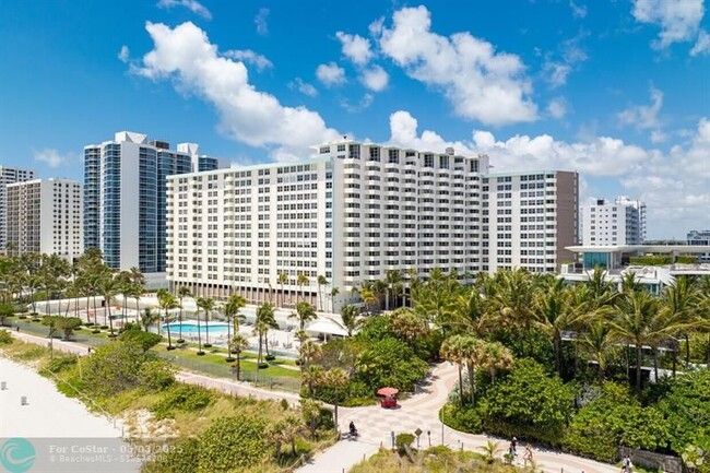 Building Photo - 2899 Collins Ave