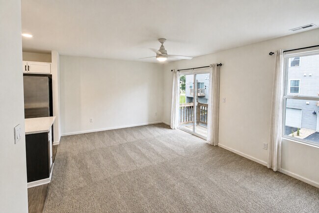 Building Photo - 2241 Sassafras Wy