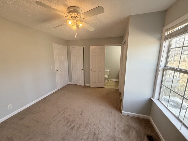 Building Photo - 1124 Bluewillow Ct