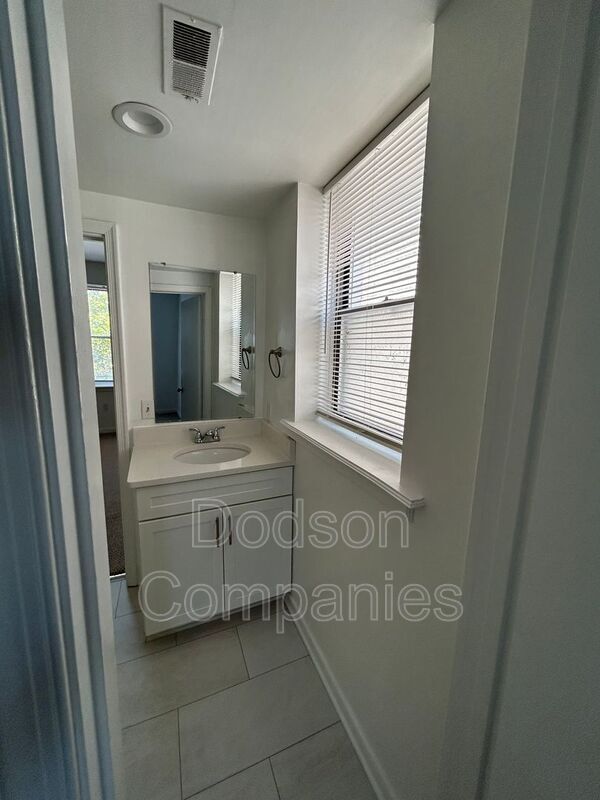 Building Photo - 21 N Stafford Ave