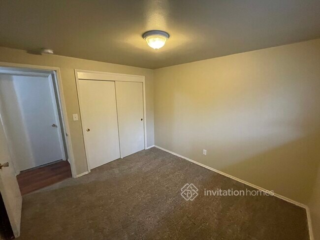 Building Photo - 855 Maplewood Ave