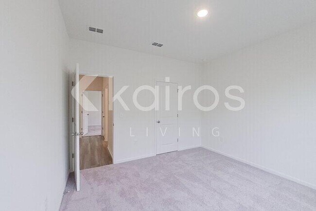 Building Photo - 635 Castillo Dr