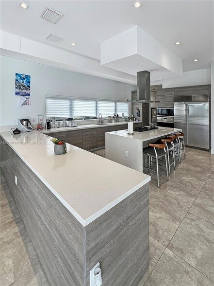 Building Photo - 16640 Sunset Way
