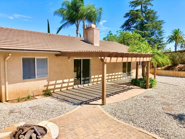 Building Photo - Light & Bright Single-Story Home in the Heart of Fallbrook, Complete with Private, Fully Fenced B...