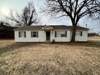 Building Photo - 817 S Kelly Ave
