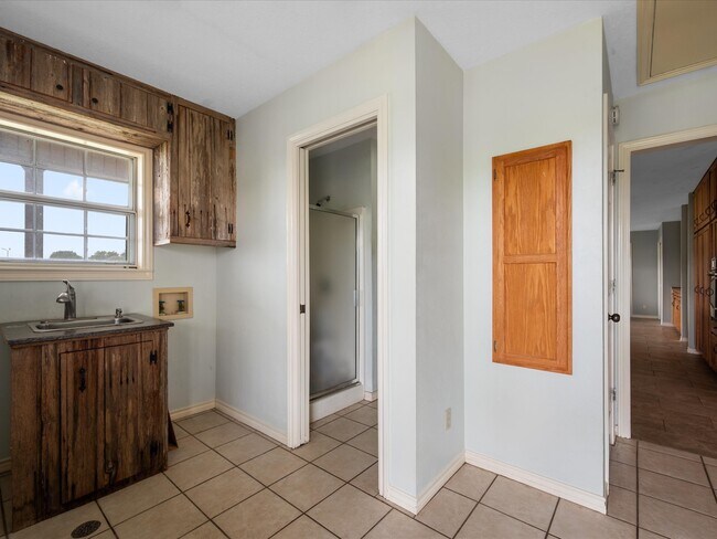 Building Photo - 17645 Hwy 6