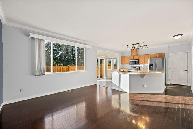 Building Photo - Modern 4-Bedroom Home with 5-Piece Primary...