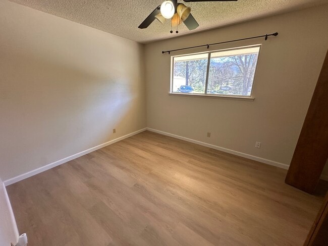 Building Photo - 45559 N Oakview Dr