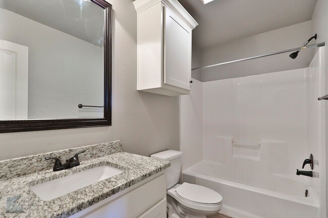 Building Photo - 3/2/2 in Butterfield Meadows!