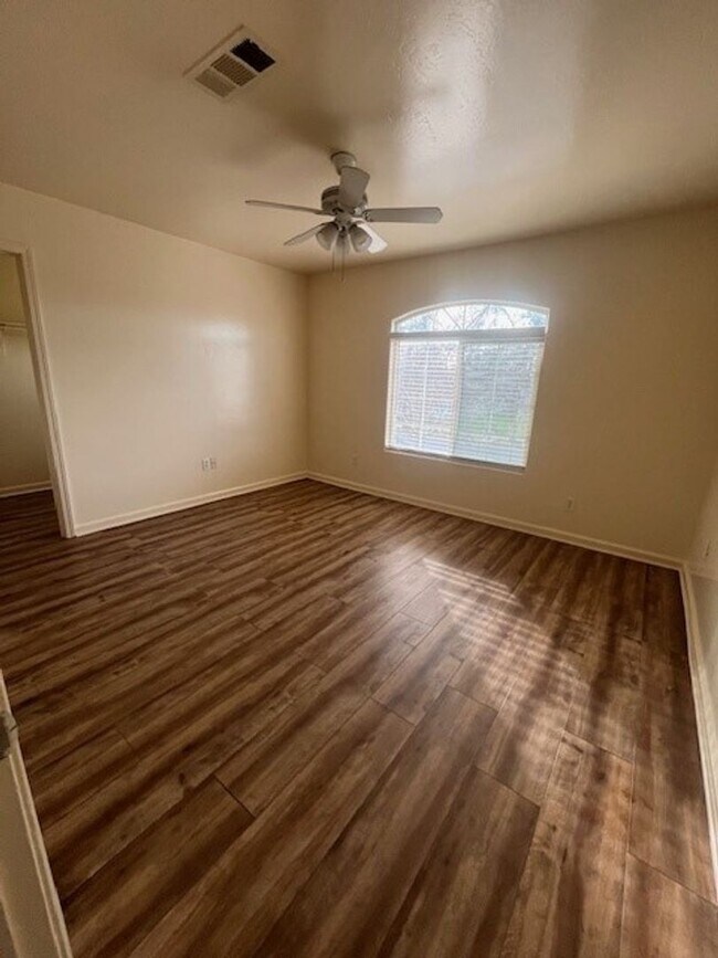 Building Photo - 722 K St