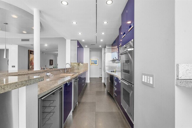 Building Photo - 715 Bayshore Dr